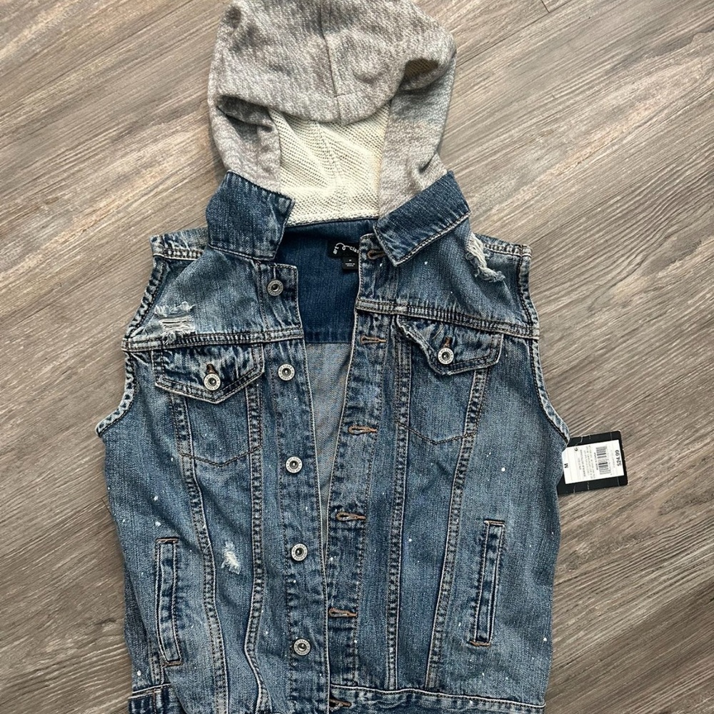 Art Class Boys NWT denim vest size Medium 8/10